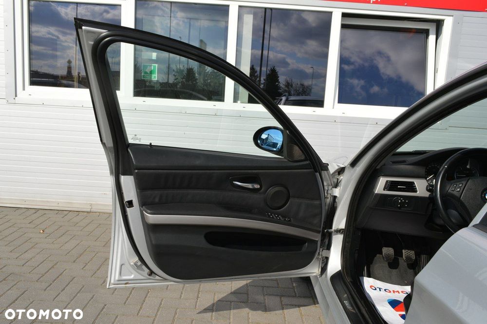 BMW Seria 3 320d - 30