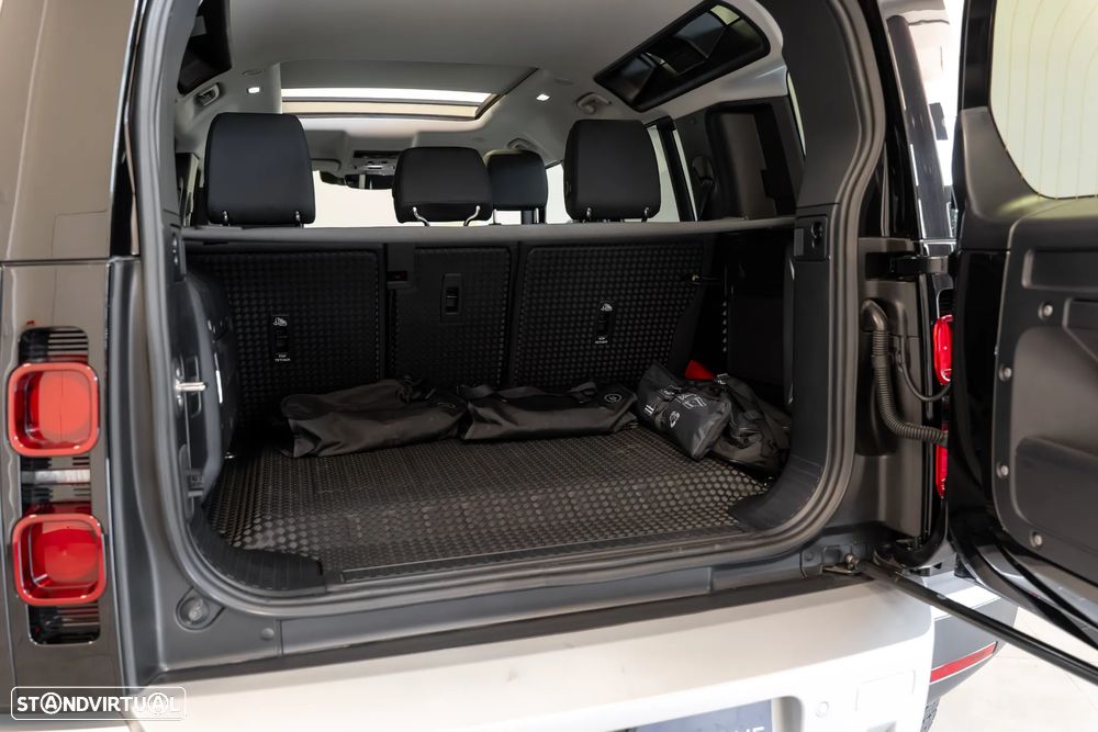 Land Rover Defender 2.0 P300e 110 AWD S - 37