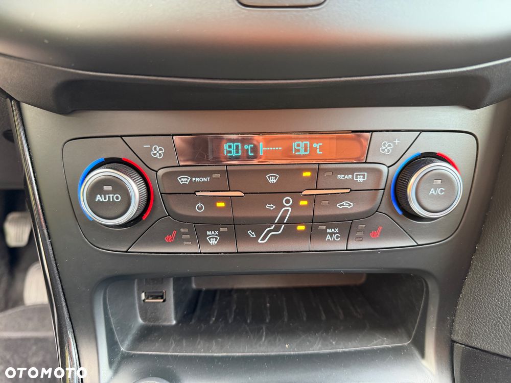 Ford Focus 1.0 EcoBoost Titanium - 33