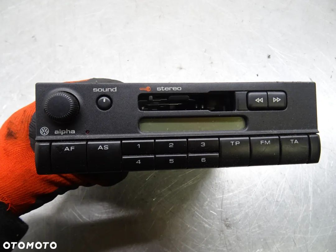 VW PASSAT B5 LIFT KOMBI 1.9TDI RADIO ALPHA + KOD - 1