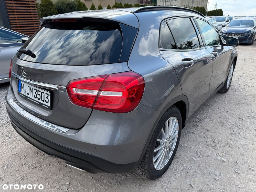 Mercedes-Benz GLA 200 Urban - 11