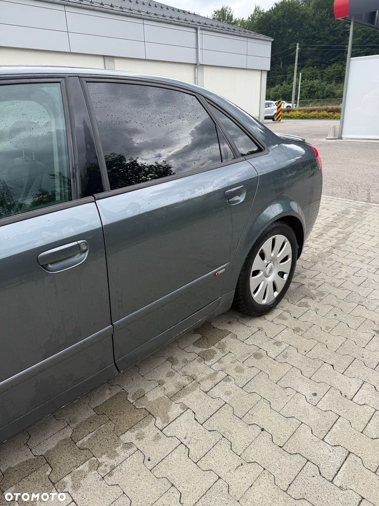 Audi A4 Limousine - 4