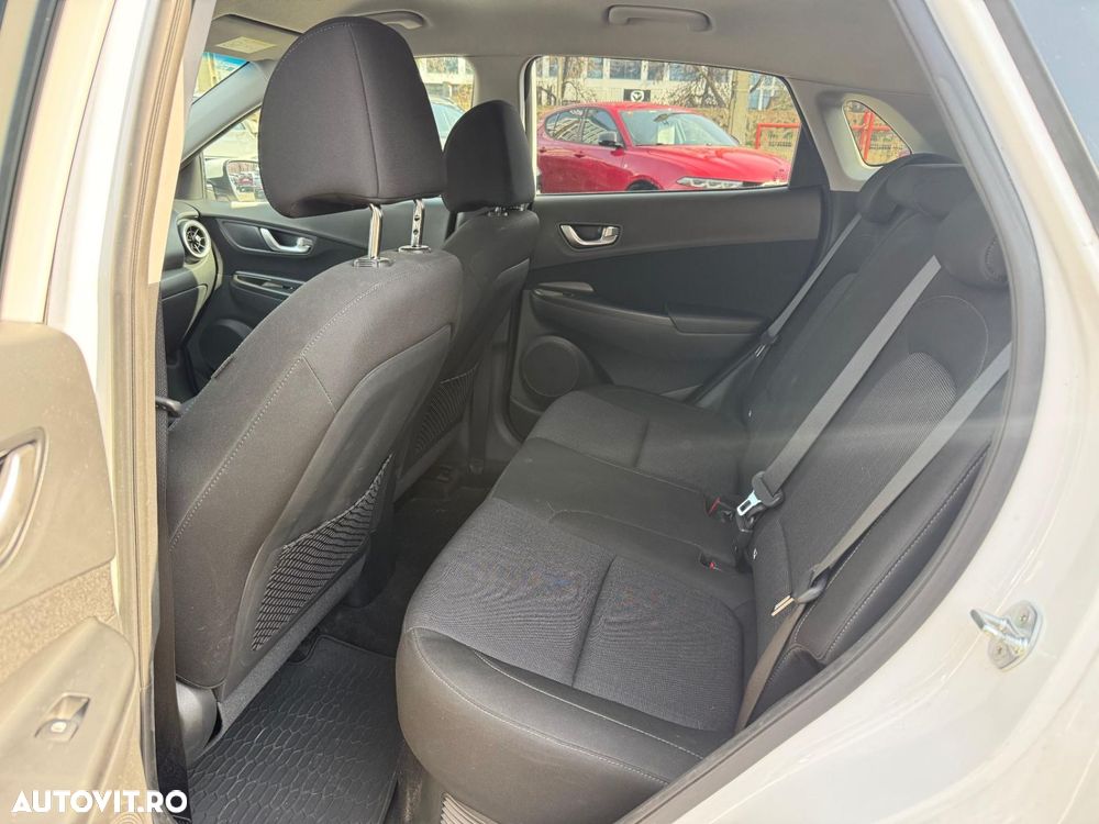 Hyundai KONA - 8
