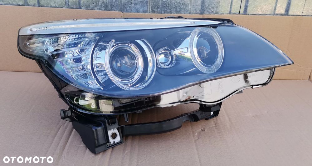 Xenon prawy Lampa prawa nieskrętna BMW 5 E60 / E61 2007- LIFT - 1