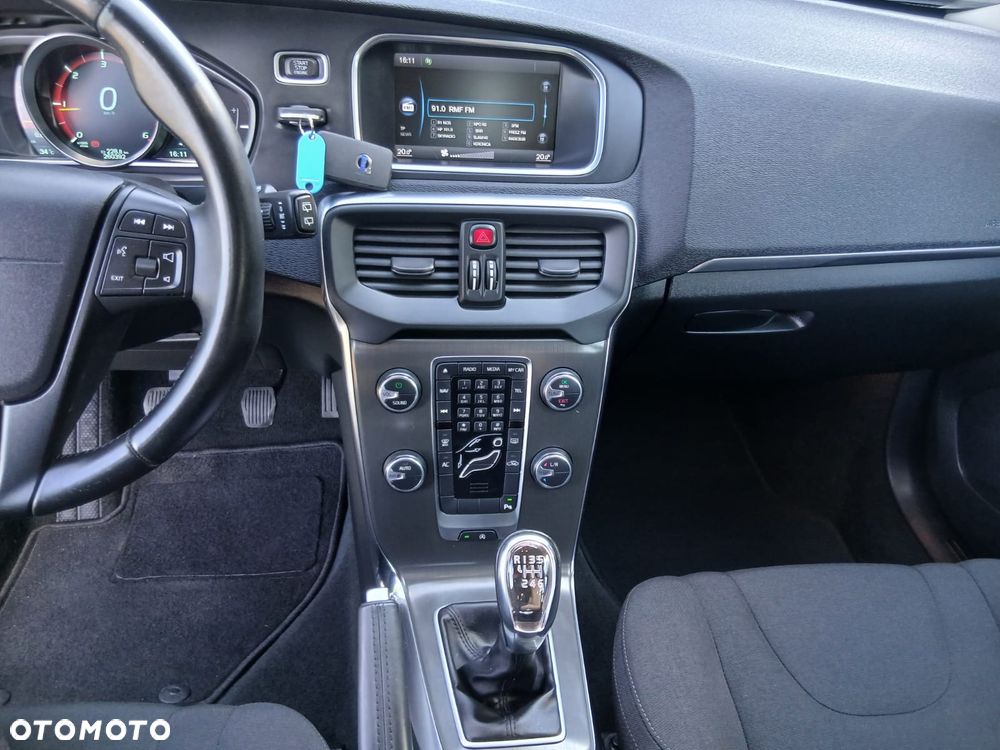 Volvo V40 D2 Momentum - 25