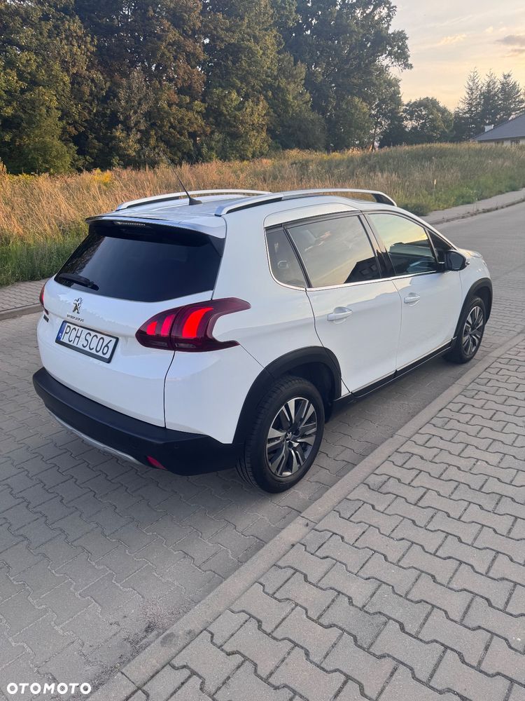 Peugeot 2008 1.2 Pure Tech Style S&S EAT6 - 7