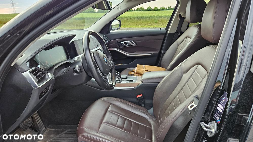 BMW Seria 3 320d xDrive MHEV Luxury Line sport - 11