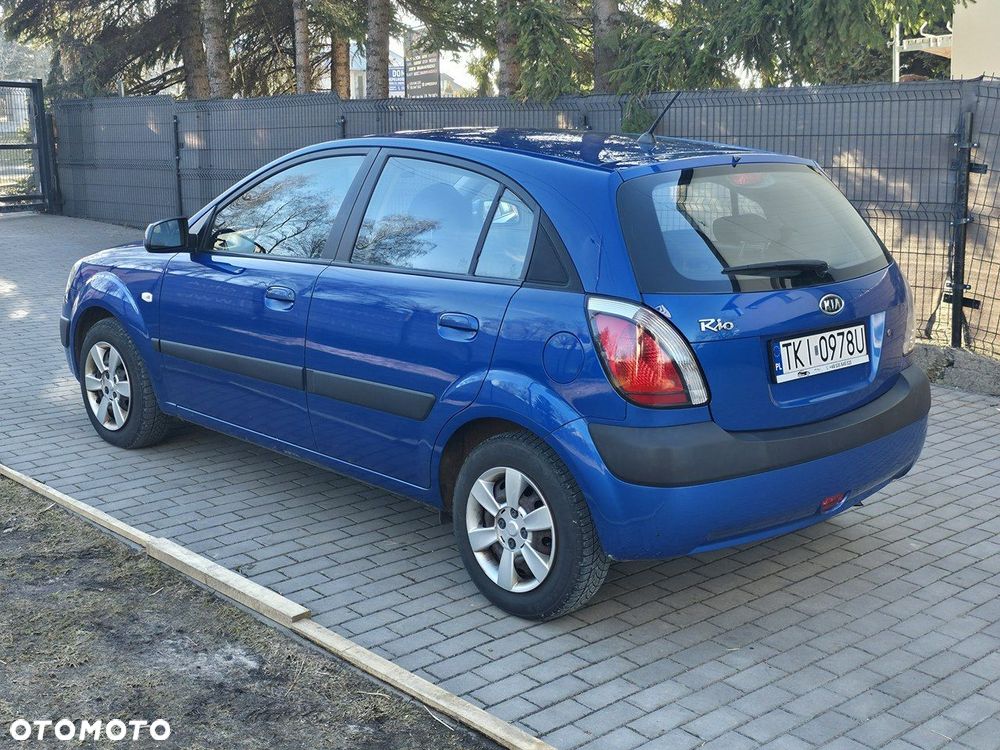 Kia Rio - 4
