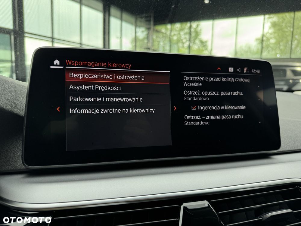 BMW Seria 5 520i mHEV - 36