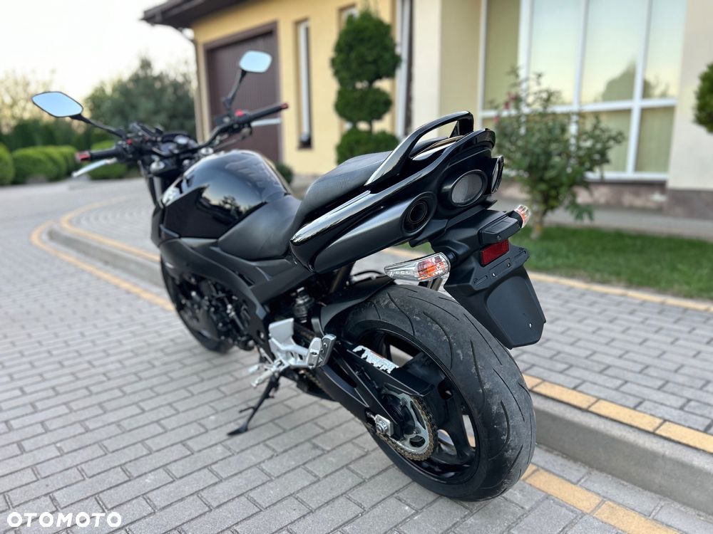 Suzuki GSR - 10