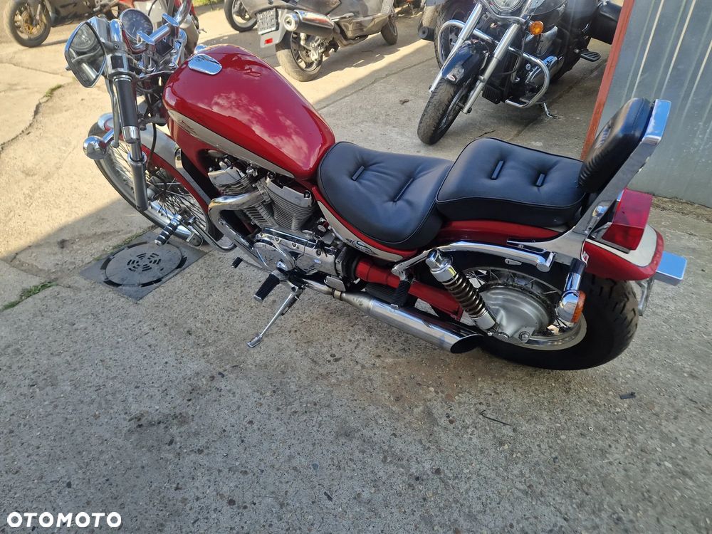 Suzuki Intruder - 7