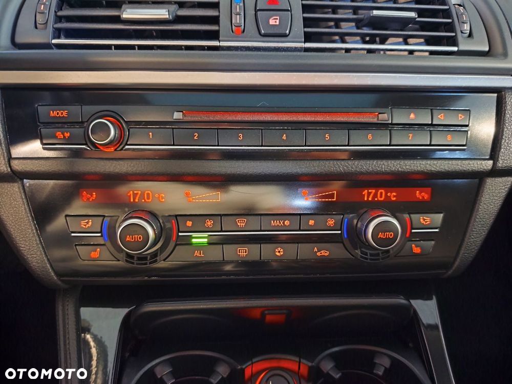 BMW Seria 5 525d - 13
