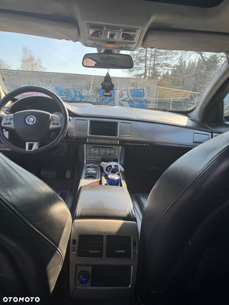 Jaguar XF 3.0 V6 D Portfolio - 9