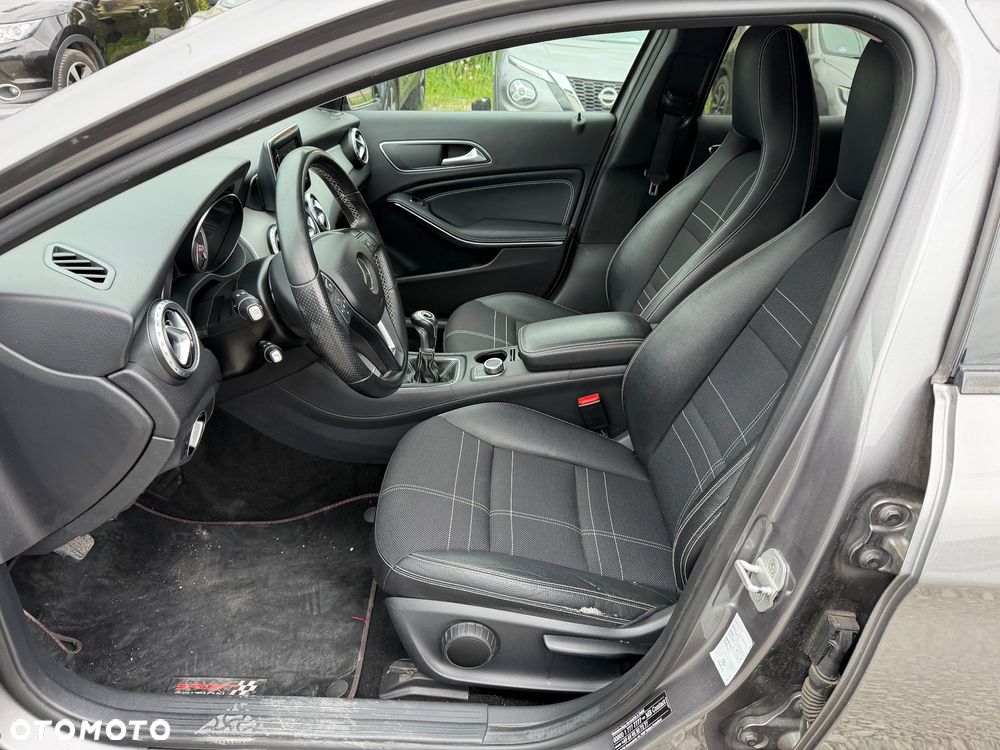 Mercedes-Benz GLA 200 Urban - 28