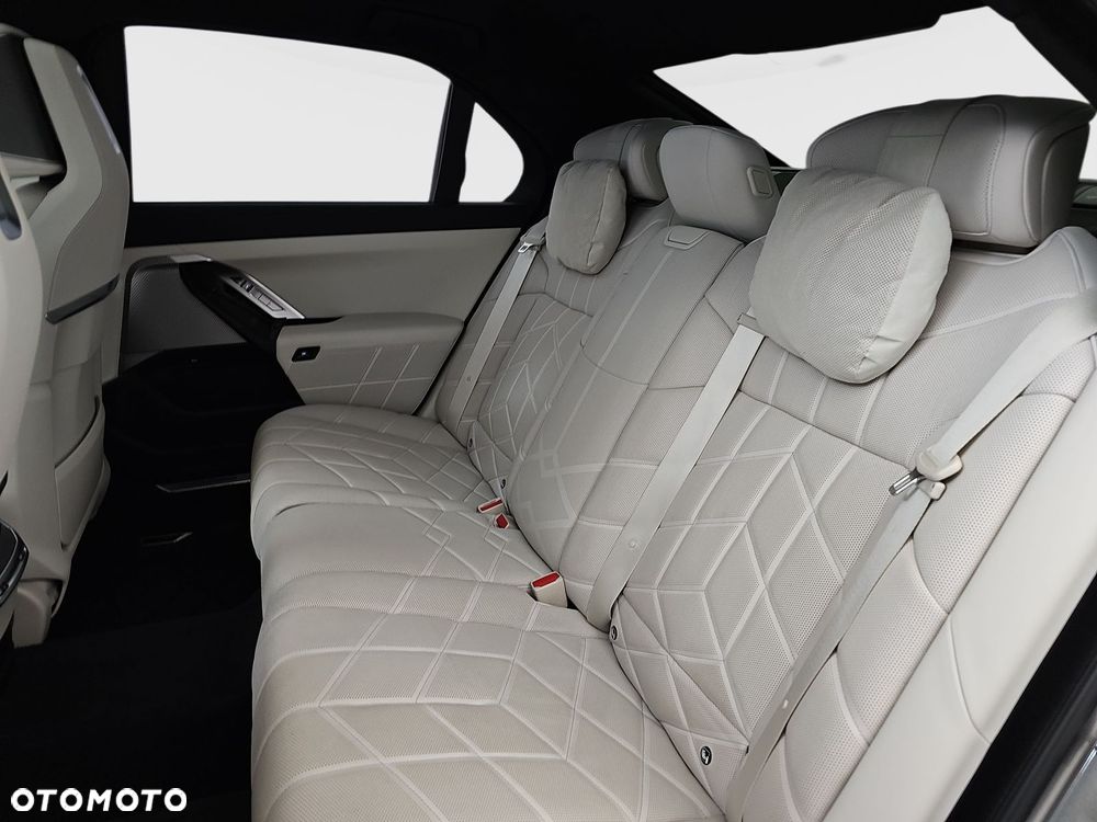 BMW Seria 7 750e PHEV xDrive M Sport sport - 16