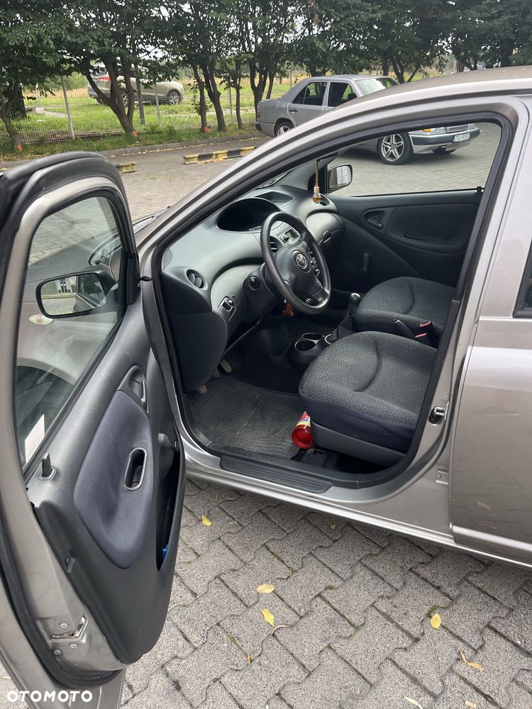 Toyota Yaris - 5