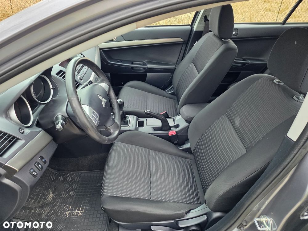 Mitsubishi Lancer 1.6 Inform - 7