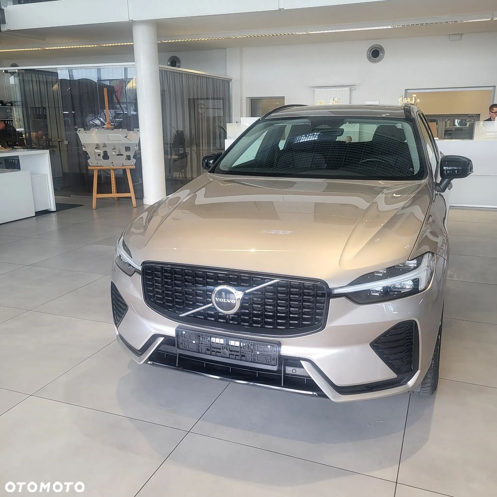 Volvo XC 60 B5 B AWD Plus Dark - 4