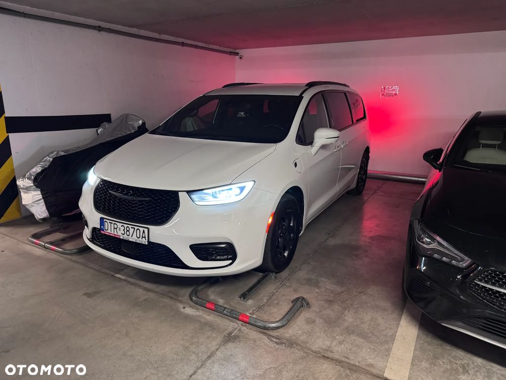 Chrysler Pacifica - 11