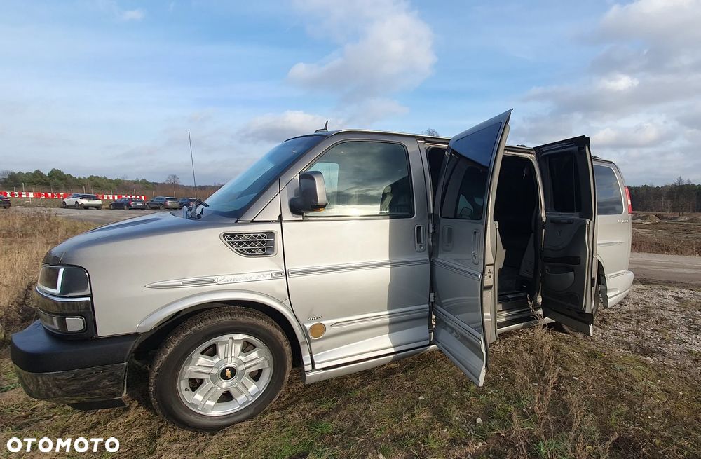 Chevrolet Express - 9