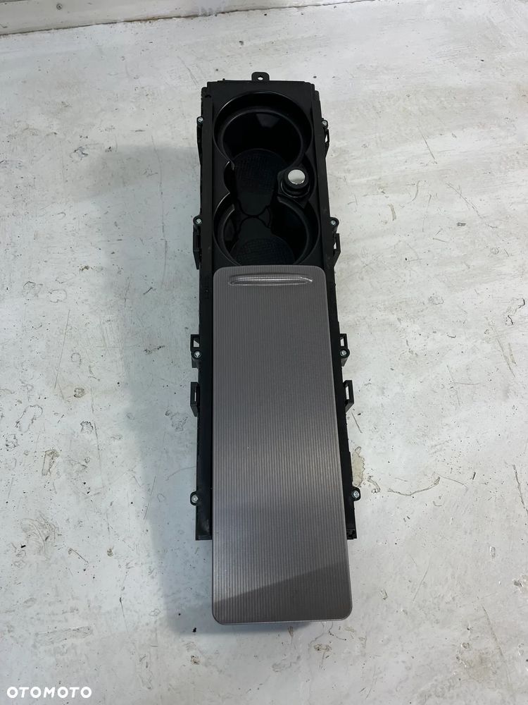 RANGE ROVER SPORT L494 UCHWYT KUBKÓW - 2