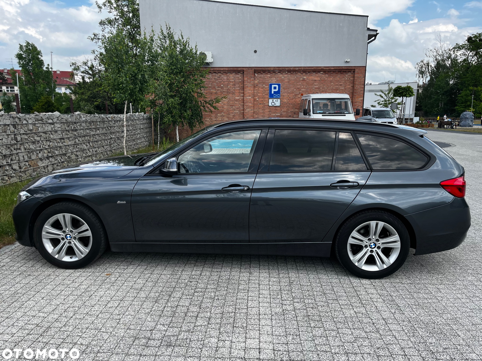 BMW Seria 3 320d xDrive Sport Line - 3
