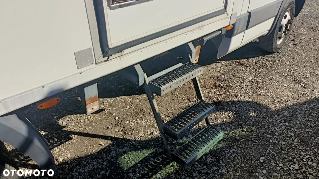 SCHODY DRABINKA KONTENER CHŁODNIA IZOTERMA IVECO DAILY - 3
