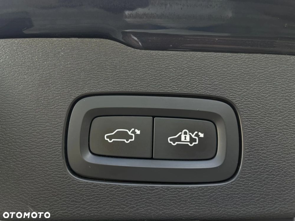 Volvo V60 B4 B R-Design - 32