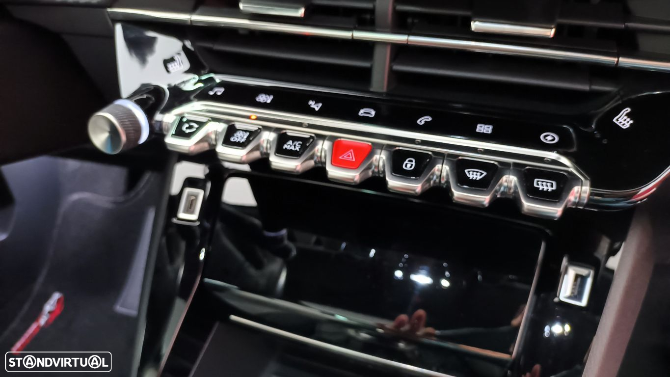 Peugeot e-208 GT - 60