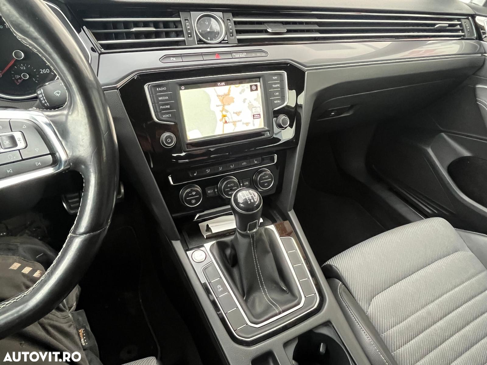 Volkswagen Passat Variant 2.0 TDI R Executive - 9