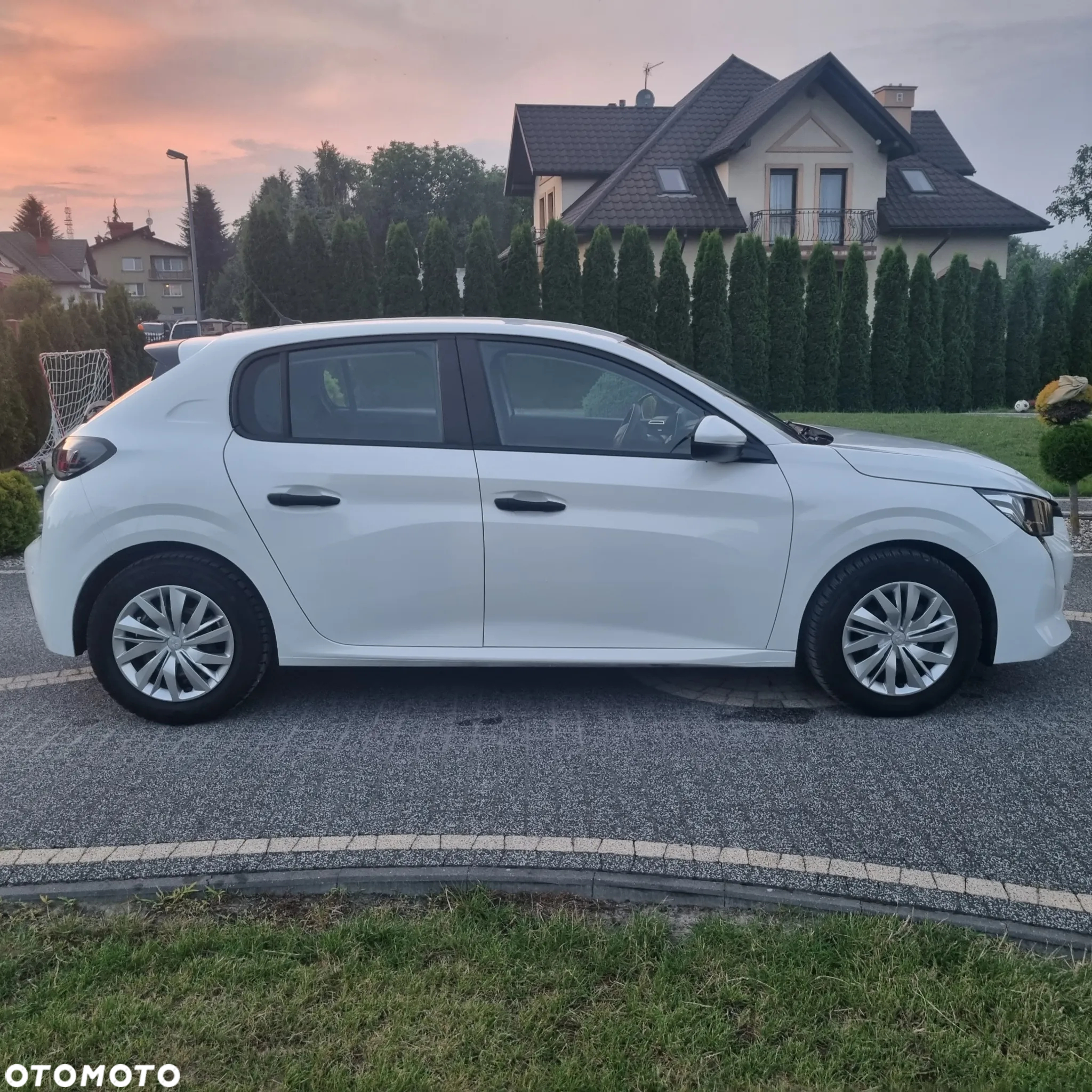Peugeot 208 - 5