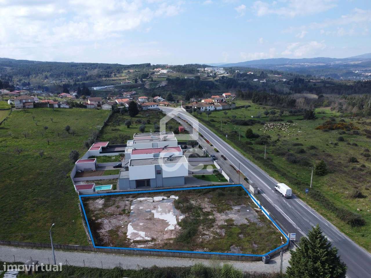 Terreno para construção com duas frentes , com área de 1320 m2 - Grande imagem: 5/20