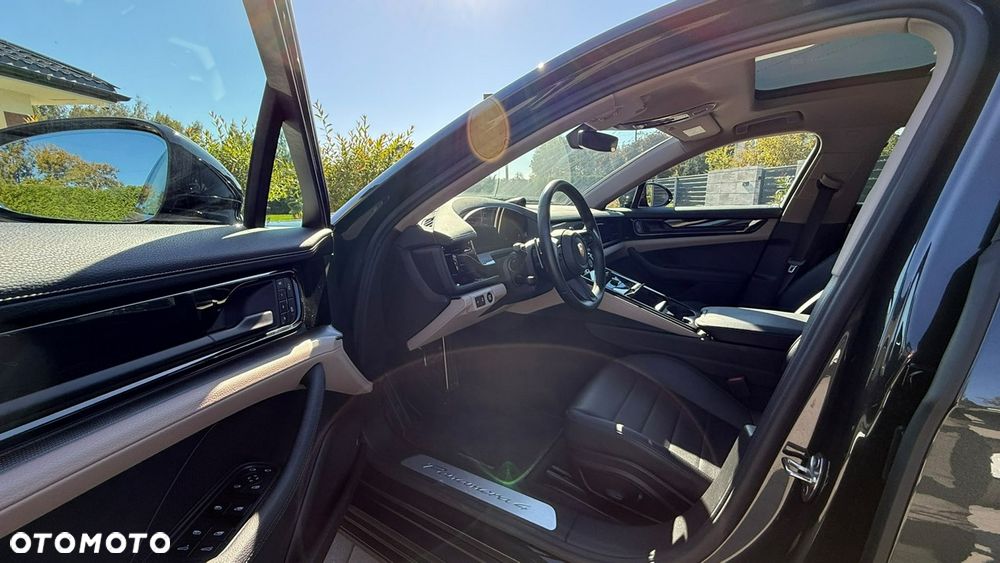 Porsche Panamera 4 - 19
