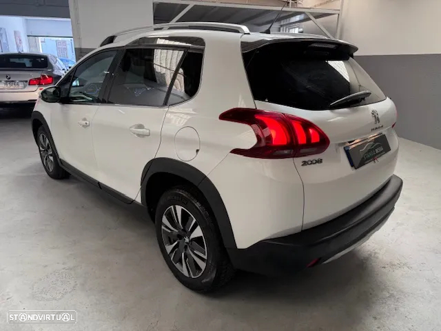 Peugeot 2008 1.2 PureTech Allure EAT6 - 4