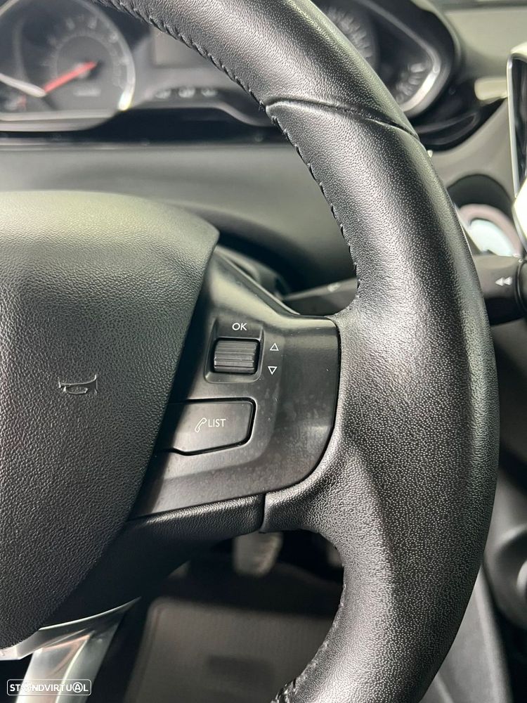 Peugeot 208 1.2 VTi SE Style - 10