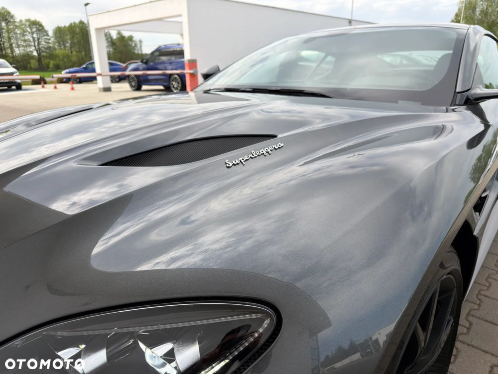 Aston Martin DBS - 21