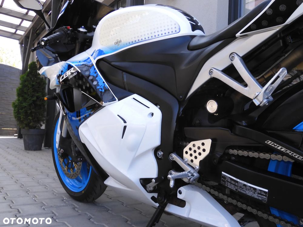 Honda CBR - 33