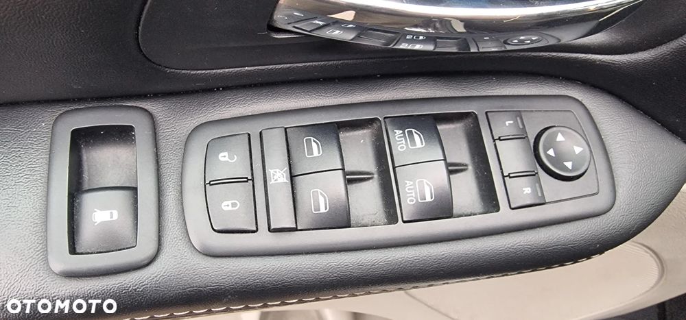 Dodge Grand Caravan - 29