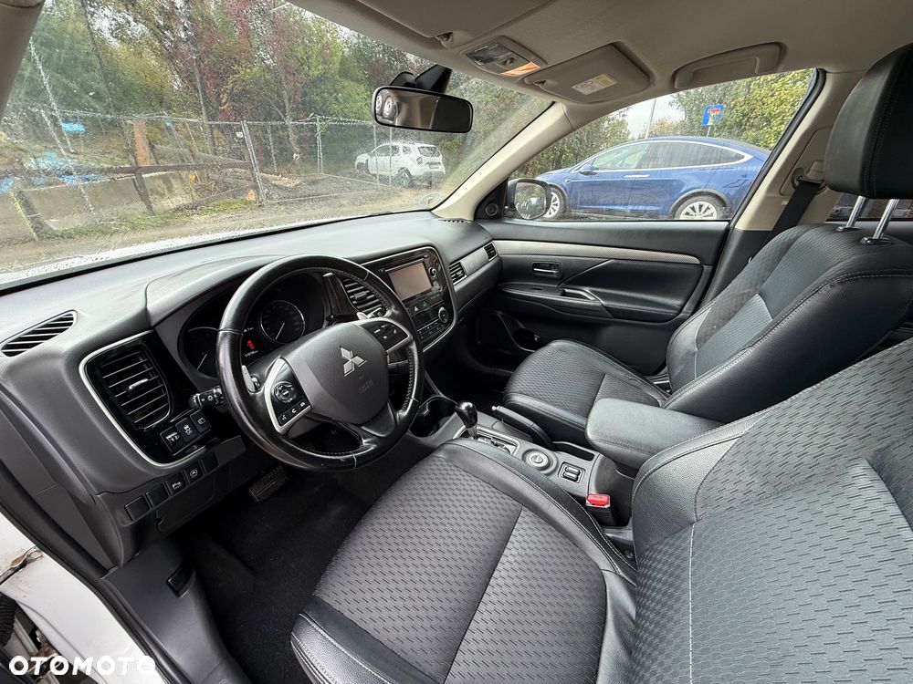 Mitsubishi Outlander - 10