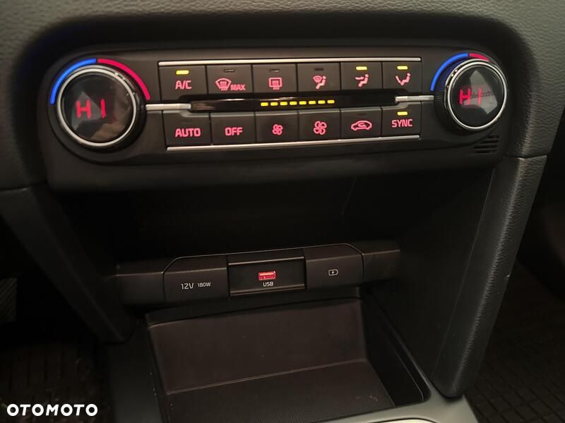 Kia Ceed - 16