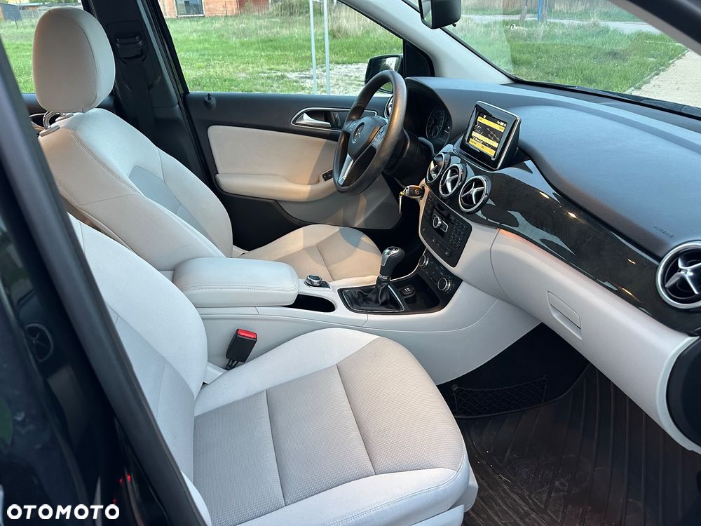 Mercedes-Benz Klasa B 180 BlueEFFICIENCY Edition Style - 30