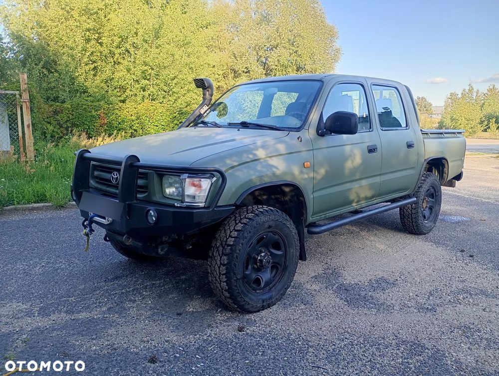 Toyota Hilux 4WD DLX - 3