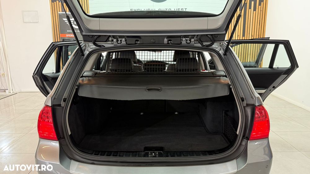 BMW Seria 3 320i Touring Aut. - 18
