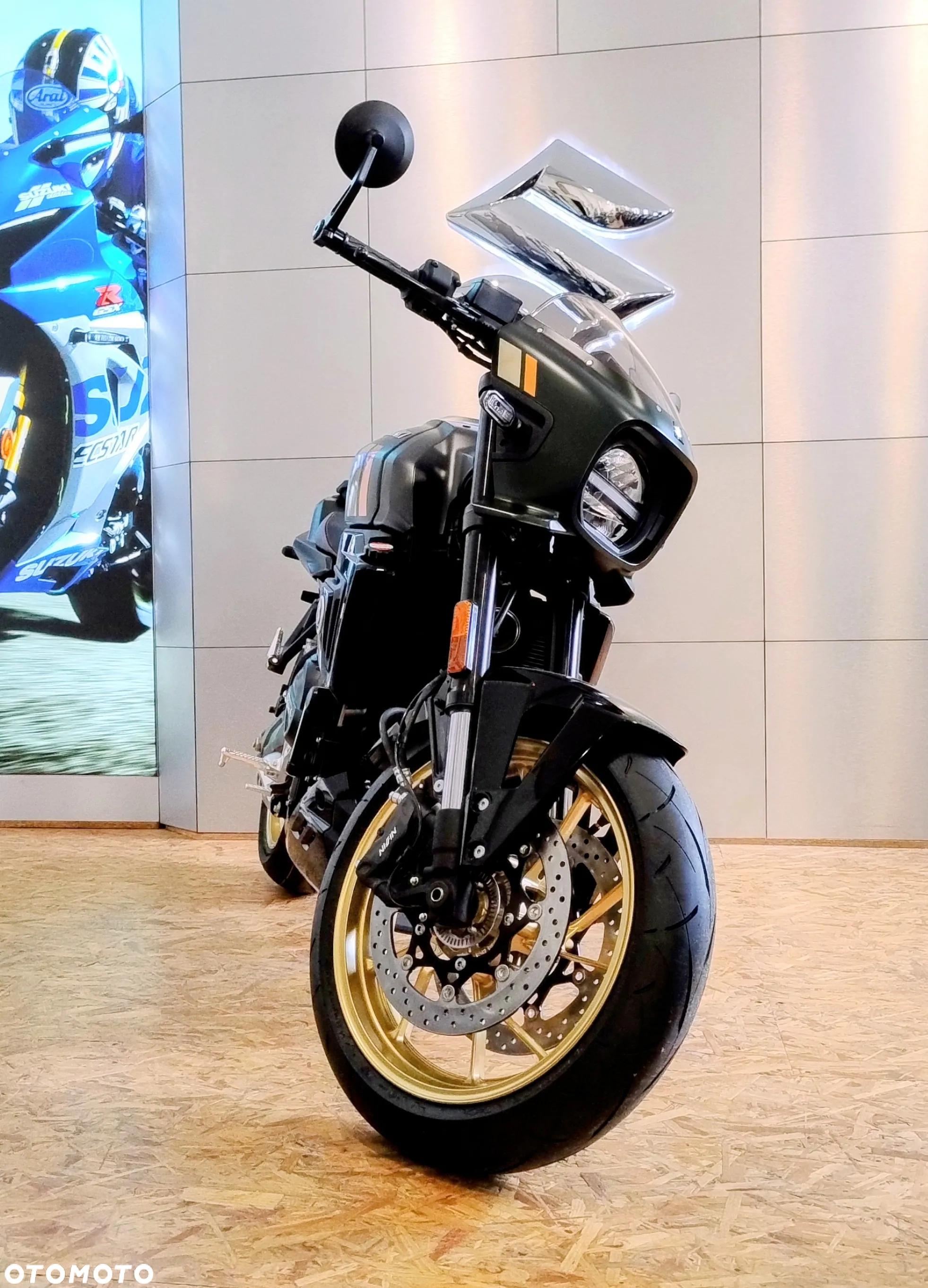 Suzuki GSX - 7