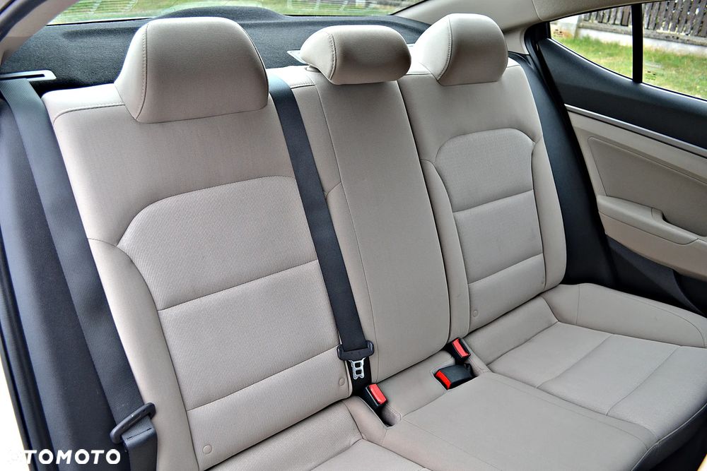 Hyundai Elantra - 30