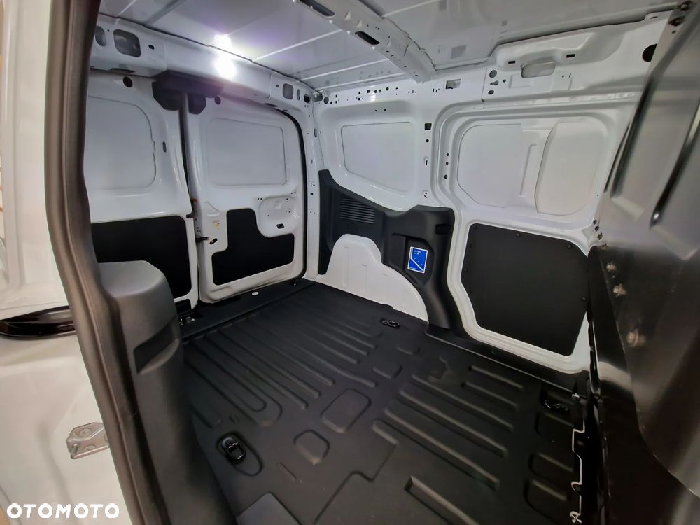 Ford Transit Courier - 20