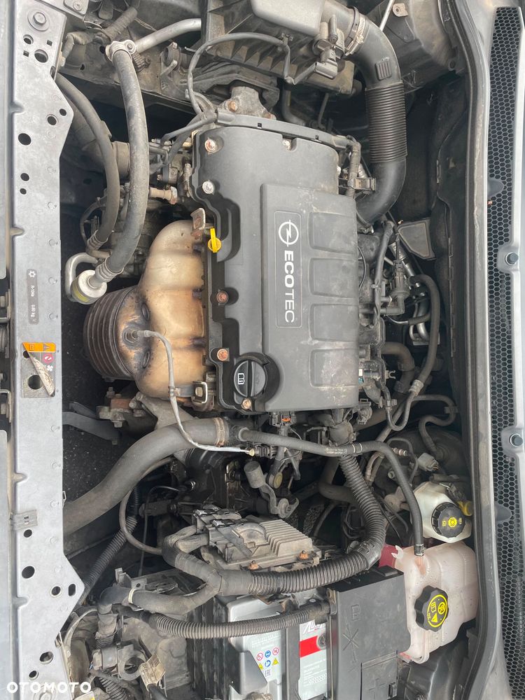 Opel Astra 1.4 150 Jahre - 10