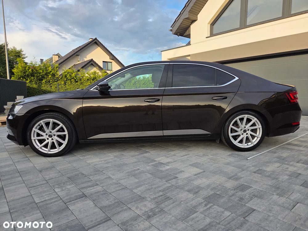 Skoda Superb 2.0 TDI DSG Premium Edition - 19