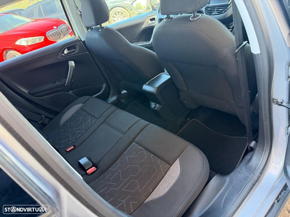 Peugeot 2008 1.2 PureTech Style - 8