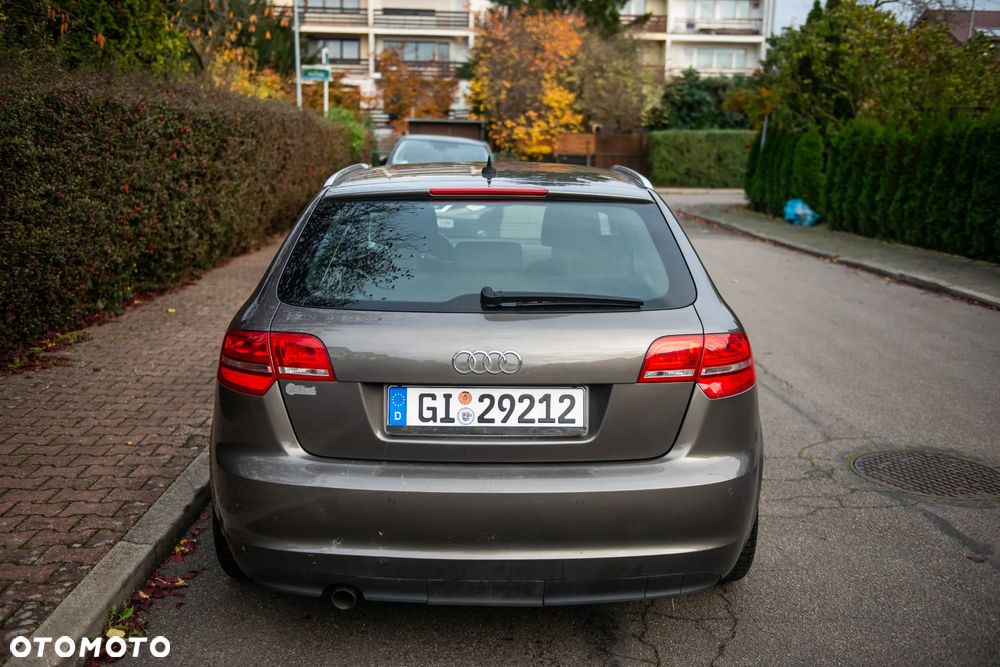 Audi A3 Sportback 1.6 TDI DPF Ambiente - 6